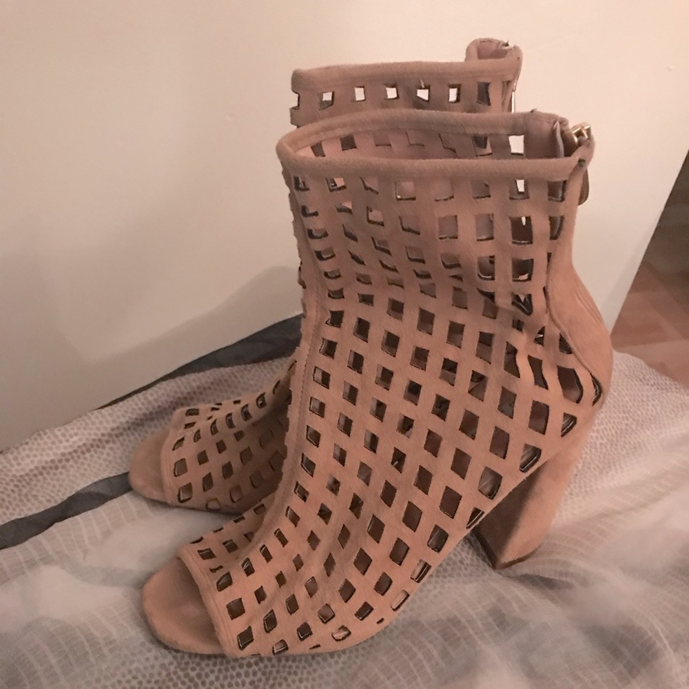 Very cute short booties